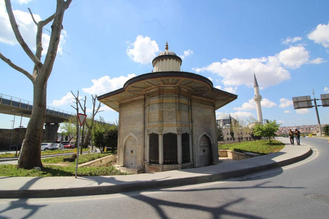 Binlerce İstanbullu her gün önünden geçiyor! İşte Saliha Sultan Çeşmesi’nin ilginç hikayesi - Resim: 12